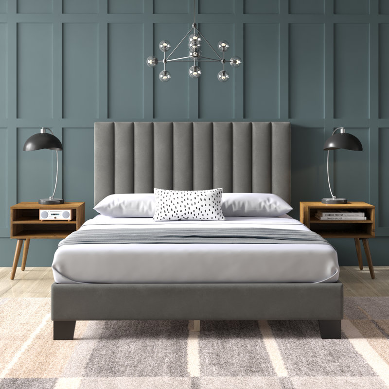 Ensemble de chambre avec lit plateforme 3 pièces Briaroaks, Gris