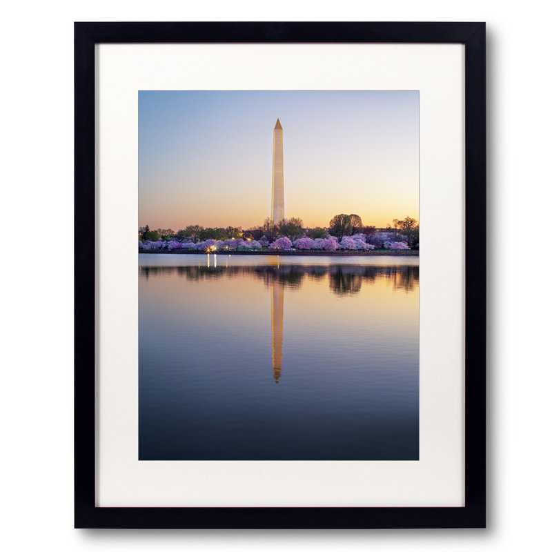 Printemps du matin à Washington, DC par Scott Wurzel, Papier avec cadre noir, H 20 po x l 16 po