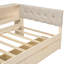 Lit plateforme simple en bois crème avec espaces de rangement, tiroirs et station de charge, tête de lit tapissier taille ornement, rangement, couleur d'installation