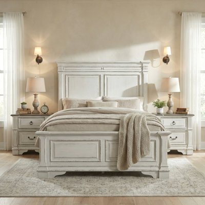 Ensemble de chambre avec grand lit à panneau et deux tables de chevet Exmouth