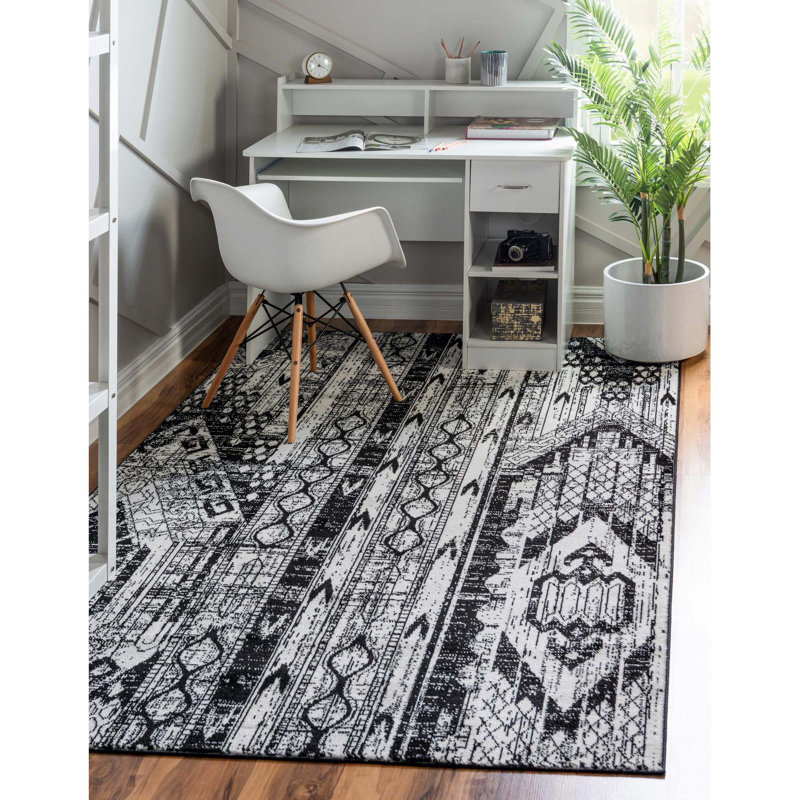 Tapis blanc / noir à motif géométrique Hewan, Rectangle 6 pi 1 po x 9 pi