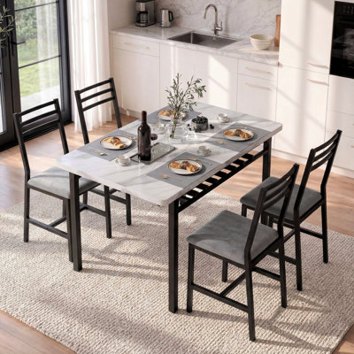 Ensemble de table de salle à manger 5 pièces de style moderne avec plateau rectangulaire en faux marbre de L 43,3 po x P 27,6 po et 4 chaises rembourrées en velours, ensemble de salle à manger pour 4 personnes avec rangement sous la table