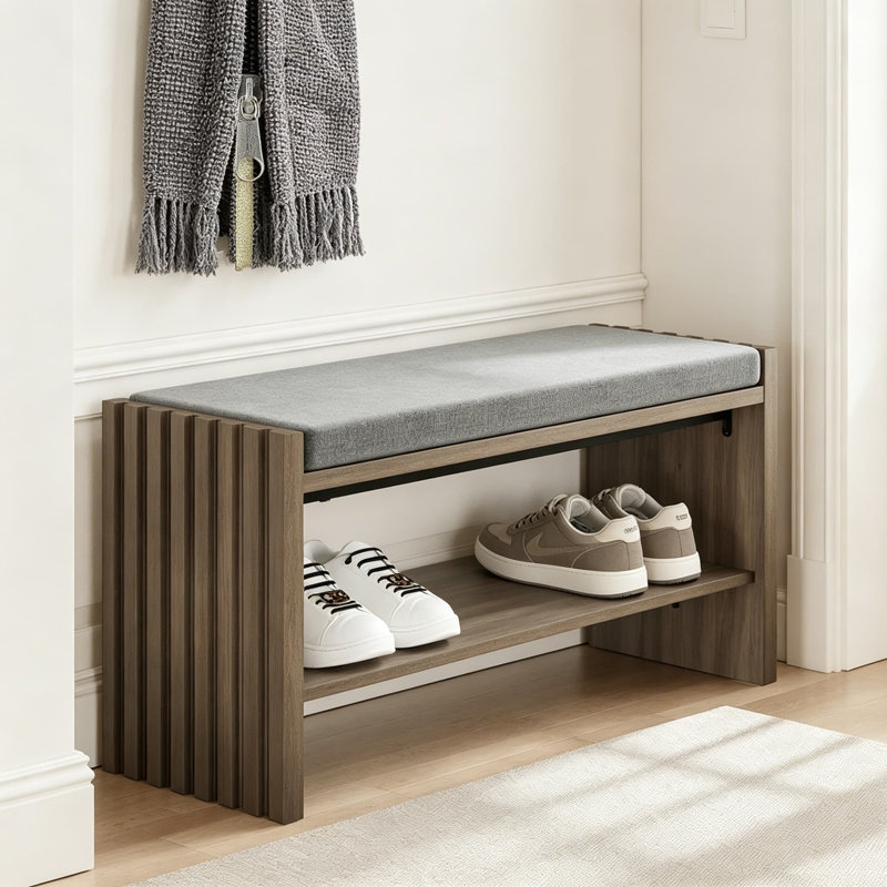Banc de rangement pour chaussures avec coussin, banc de 40 po de large pour l'entrée, banc pour repose-pieds dans la chambre à coucher, panneaux latéraux cannelés, chêne gris