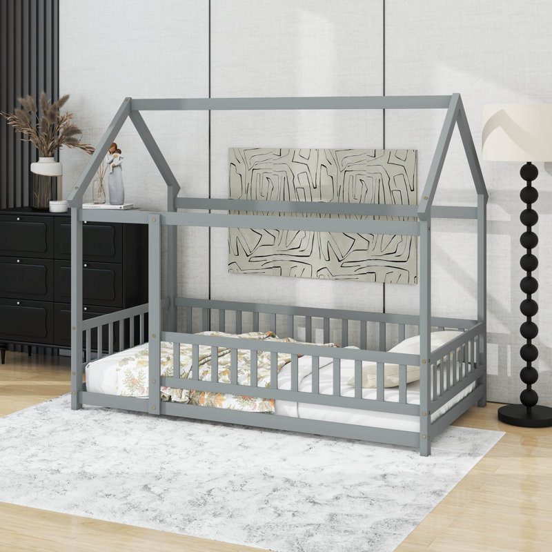 Lit simple en bois avec clôture, gris