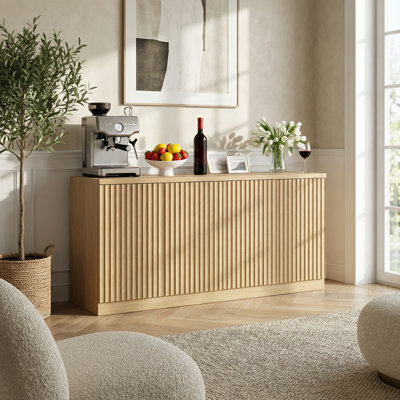 Buffet moderne de 62,6 pouces de large avec quatre portes et tablettes réglables pour un rangement polyvalent dans le salon et la cuisine