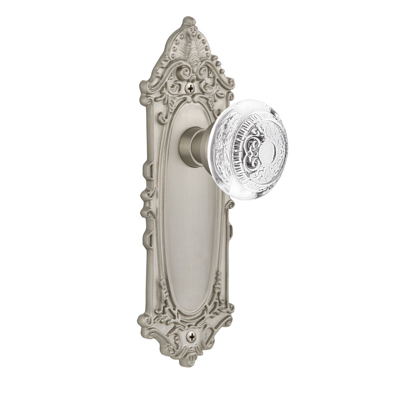 Plaque victorienne avec œuf en cristal et bouton de fléchettes, 2 3/8 po, Nickel satiné
