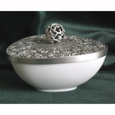 Boîte à accessoires en porcelaine triangulaire