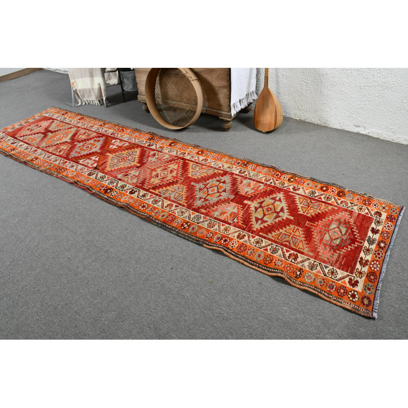 Tapis traditionnel turc Kilim en rouge vif avec des motifs géométriques pour un décor bohémien rouge / orange