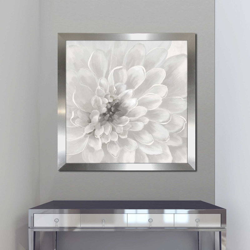 Dahlia par Nan - Peinture, Encadrement argenté, H 31,5 po x l 31,5 po x P 1 po