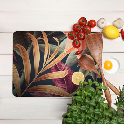 Planche à découper en verre avec une présentation éclatante de feuilles de la jungle pour une pièce décorative de cuisine inspirée de la nature