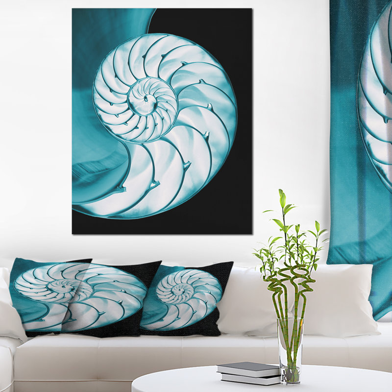 « compartimented nautilus shell », impression sur toile tendue, H 40 po x l 30 po x P 1 po