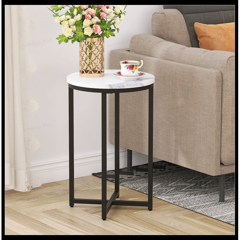 Table d'appoint moderne et élégante avec plateau en panneau de fibres à densité moyenne en faux marbre, idéale pour tout petit espace et plusieurs utilisations.