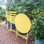 Ensemble de bistro 3 pièces pour table ronde et chaises pliantes jaune