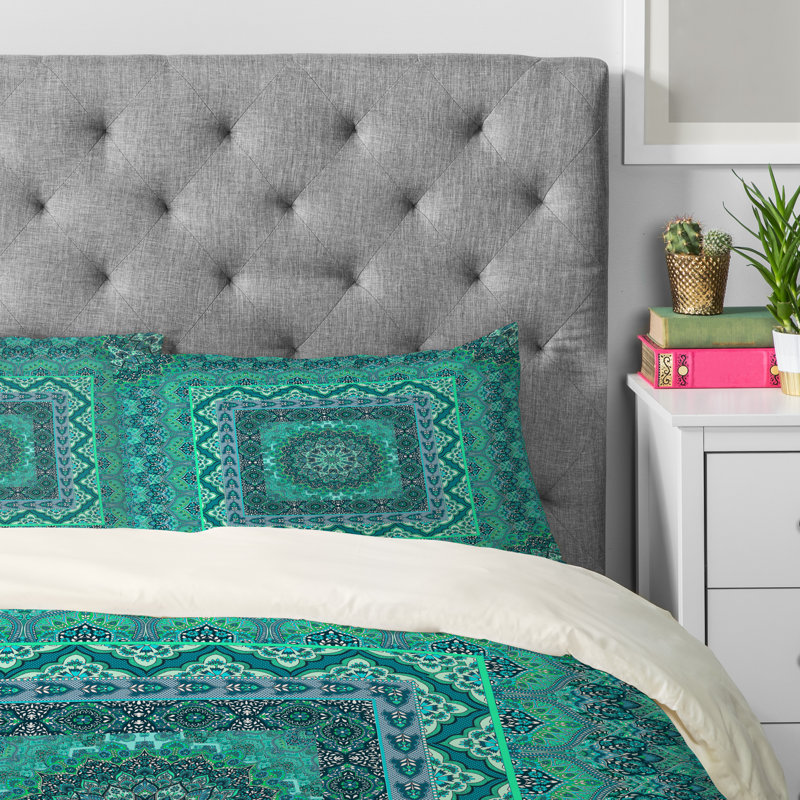 Farah Squared Geometric, Standard