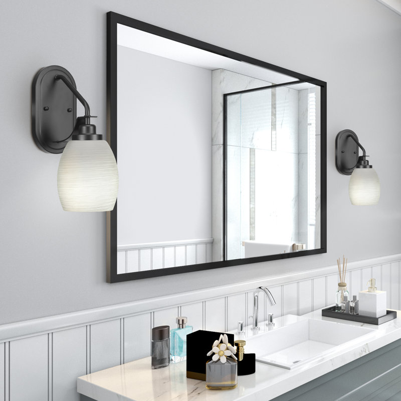 Applique murale Odyssey montrée avec verre matriciel de 5 po, Light Green, Noir mat