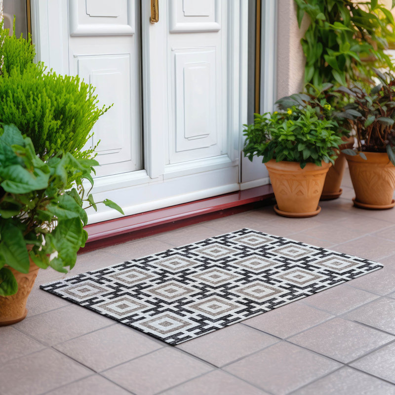 Tapis intérieur / extérieur Loreen avec envers antidérapant, Rectangle 1 pi 8 po x 2 pi 6 po