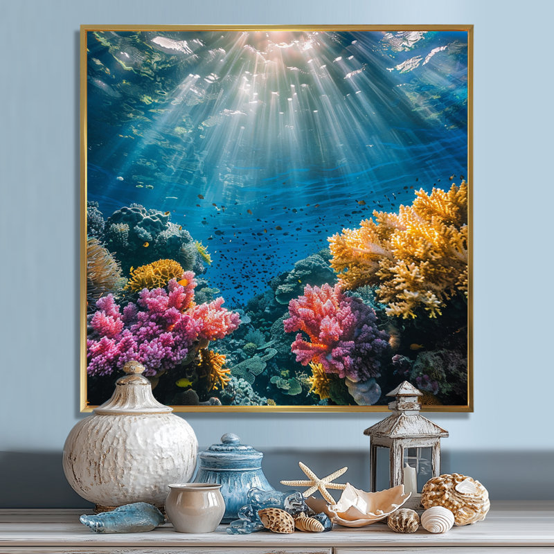 «God Rays in Deep Ocean» - art mural corail sous l'eau, H 16 po x l 16 po, Cadre flottant doré