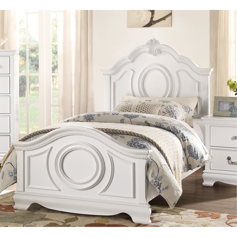Lit simple classique blanc, fabrication traditionnelle en bois avec tête de lit, tête de lit en bois et rails