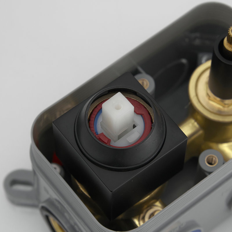 Robinet de douche avec valve brute