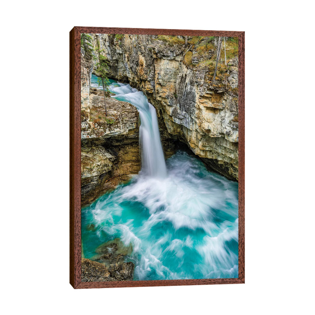 Spiegelung eines Berges im Wasser, Beauty Creek, Stanley Falls, Jasper National Park, Alberta, Kanada