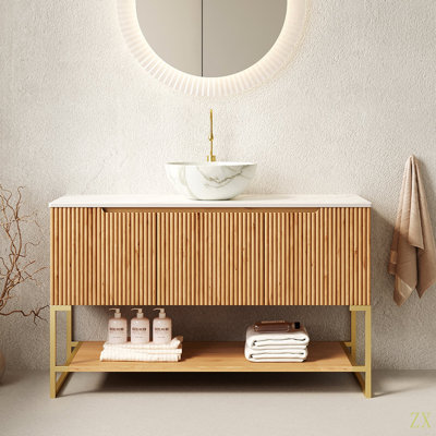 Meuble-lavabo autoportant avec 3 portes et cuve en céramique avec motif en pierre et comptoir en pierre frittée Carrara