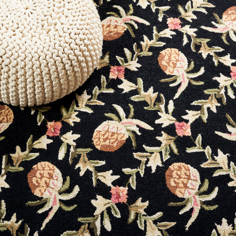 Jonsson Hand Hooked Wool Pile Floral Rug, Round 3'
