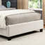 Grand lit tapissier avec capitonnage à boutons beige