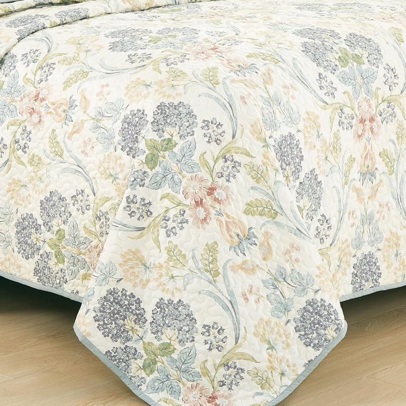 Alyssa Standard Floral Quilt, King Quilt + 2 King Shams
