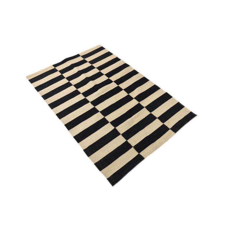 Tapis noir et blanc Noe