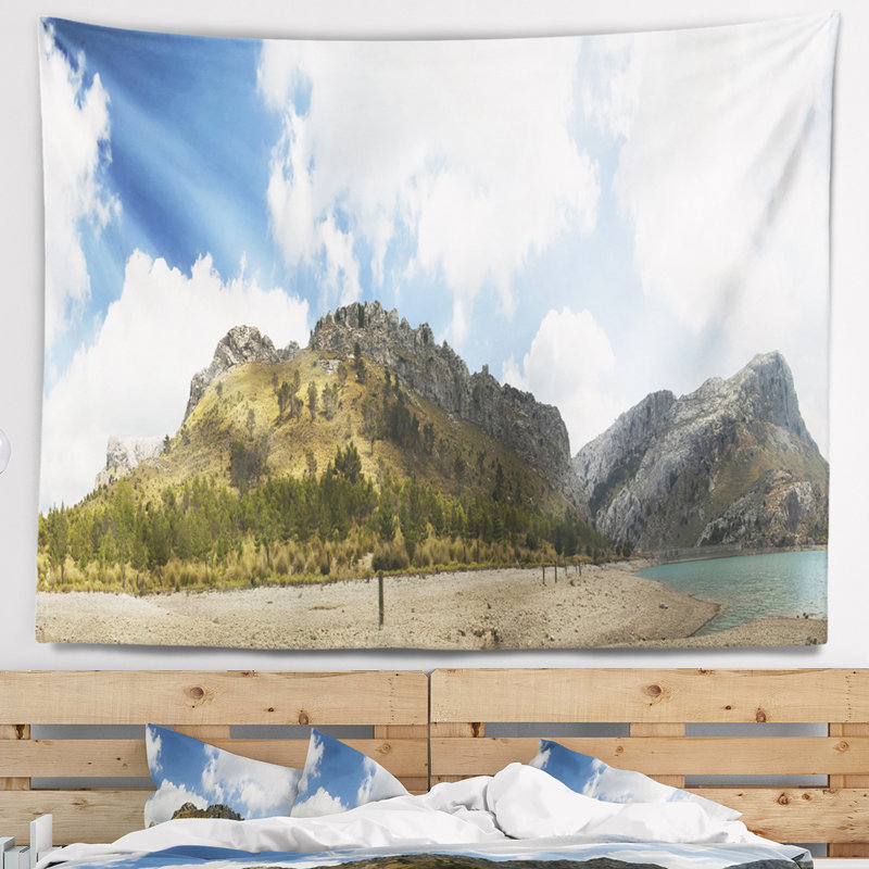 Paysage, lac et nuages, tapisserie panoramique, H 32 po x l 39 po
