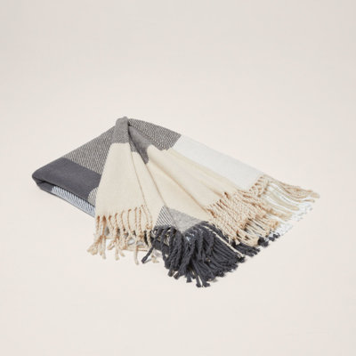 Geometric Blanket with Fringe