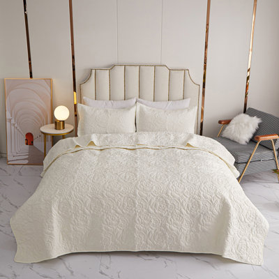 Quilted Floral Quilt Set for Queen Beds (Off White)