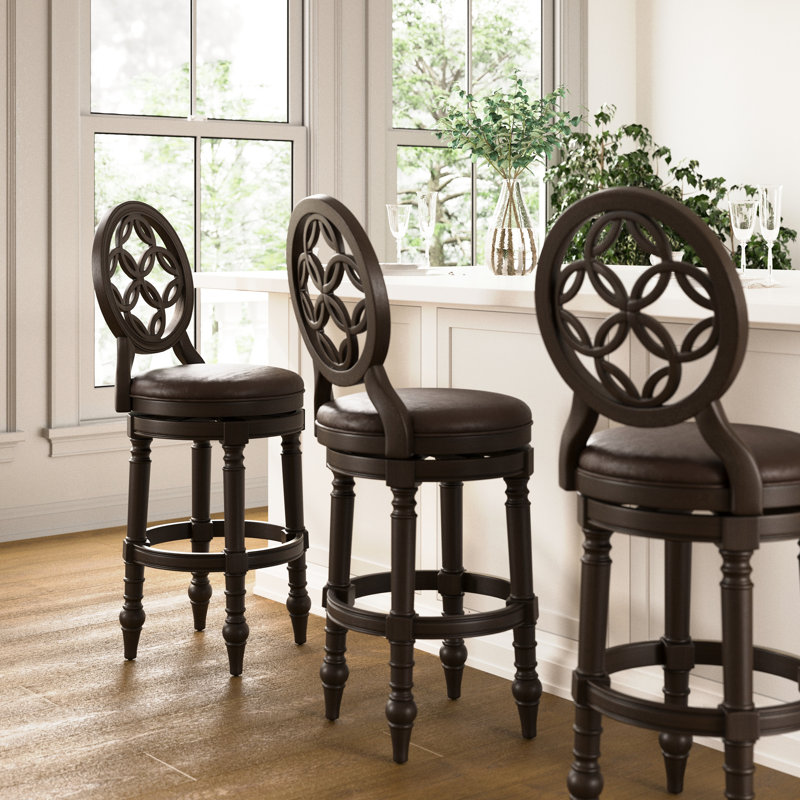Tabouret de bar en bois à dossier haut de 31 po avec siège pivotant rembourré, détails décoratifs ouverts à siège rond, restauration automatique à 180 degrés, pieds tournés qui ajoutent un attrait visuel, cadre confortable sur structure solide,