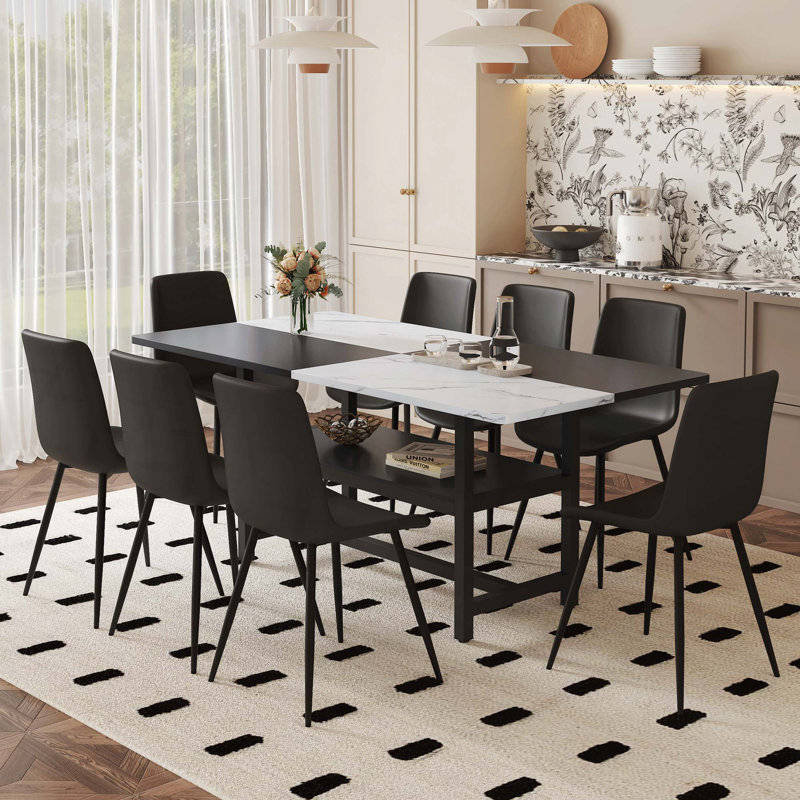 Table de salle à manger avec rangement au milieu des pieds de la table, jumelée à 8 chaises avec coussins arrondis