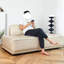 Chaise longue spacieuse pour l'intérieur en similicuir-108495463
