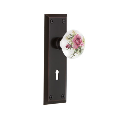 Plaque New York avec trou de serrure décoratif et bouton de porte en porcelaine blanche