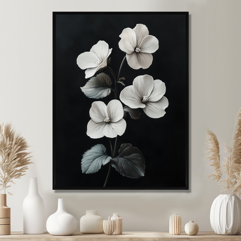 Fleurs nocturnes I - Décoration murale sur toile encadrée botanique noire, H 40 po x l 30 po, Cadre flottant noir