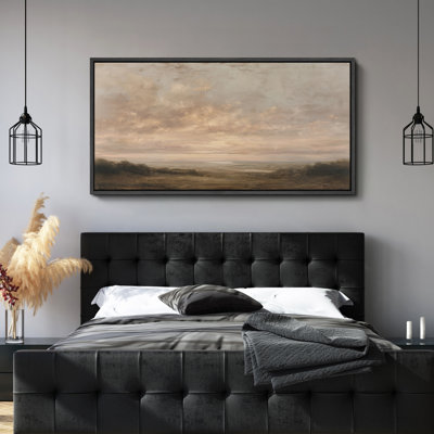 «Warm Sunset Over Meadow Landscape with Atmosp boule»