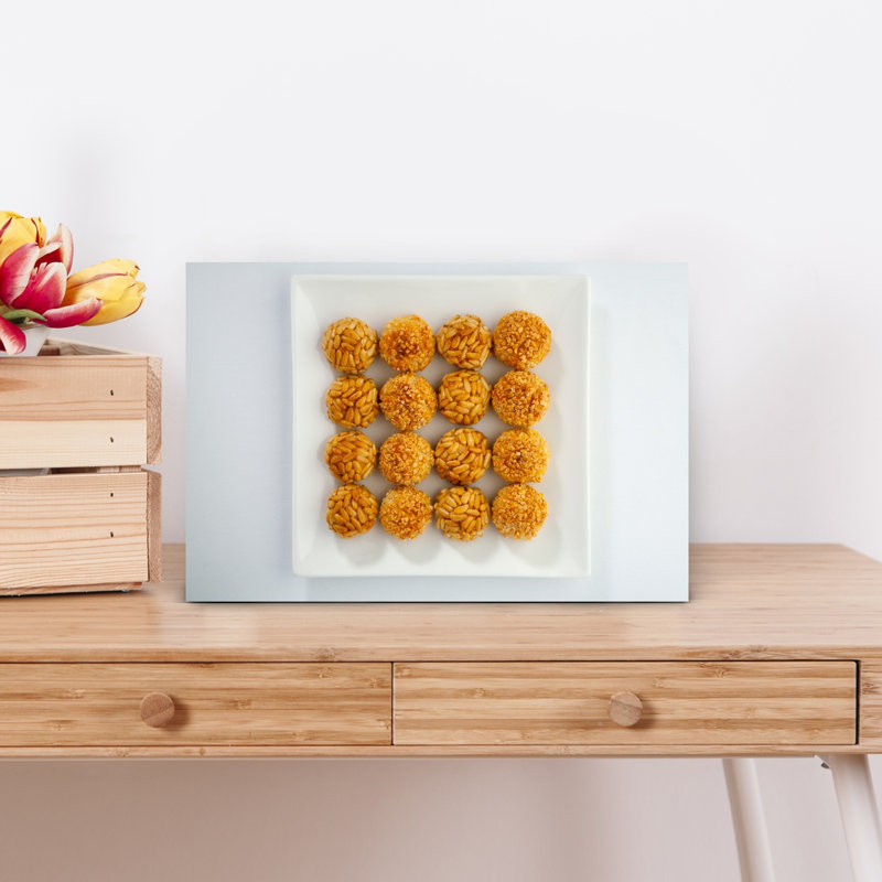 Plaque de panellets, art mural traditionnel de pin, Barcelone, Catalogne, Espagne, H 12 po x l 18 po