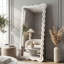 Miroir irrégulier pleine longueur ondulé avec cadre enveloppé de flanelle-1810357416-1810357429