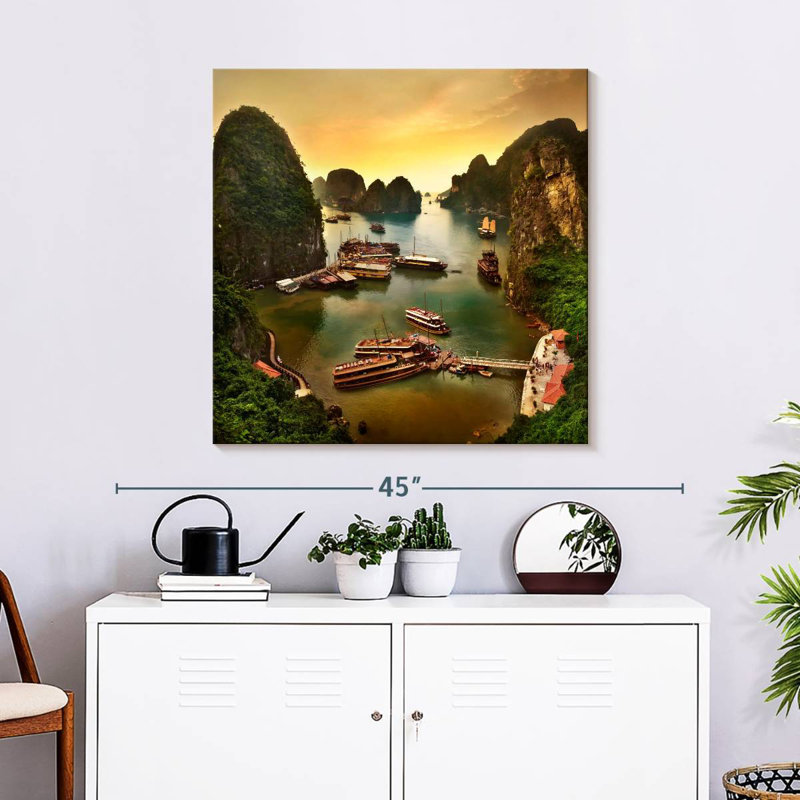 Gillard Ha Long Bay Seascape, H 30 po x l 30 po