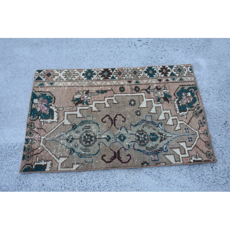 Classic Beige Wool Rug, Geometric Pattern 25.2x38.6 Inch Rug