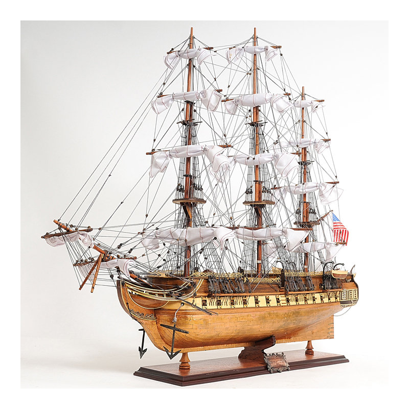 Bateau miniature Constitution