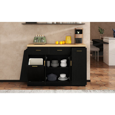 Buffet de cuisine noir avec armoire à poubelle inclinable cachée, tiroirs coulissants lisses et étagère à épices à 3 niveaux, compartiment de table de style îlot en bois deux tons, porte noire, agencement de couleurs