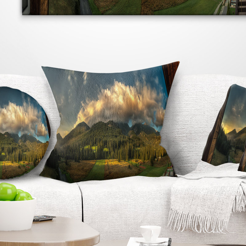 Vue extérieure de la chambre d'hôtel - coussin à imprimé paysage, 16 po x 1 po, Carré
