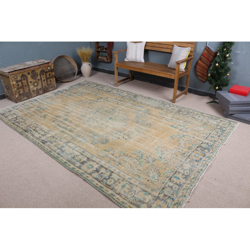 Découvrez l'élégance classique avec ce grand tapis turc rétro idéal pour le salon bohémien