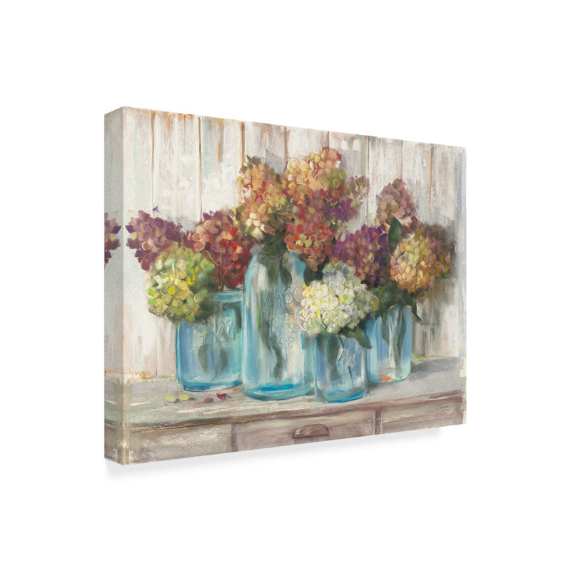 Hydrangeas in Glass Jars White Wood par Carol Rowan - reproduction d'art sur toile tendue, H 14 po x l 19 po x p 2 po