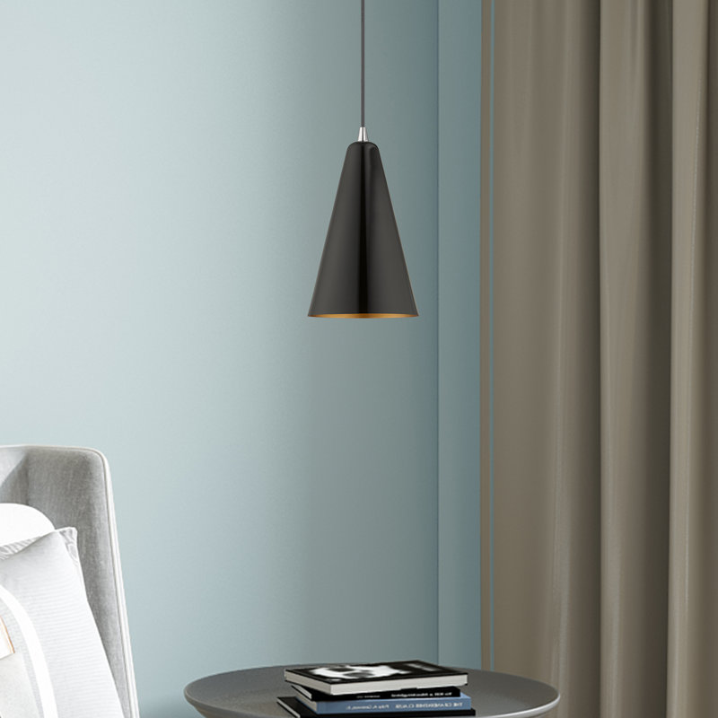 Luminaire suspendu conique à 1 lumière Carolan, Noir brillant