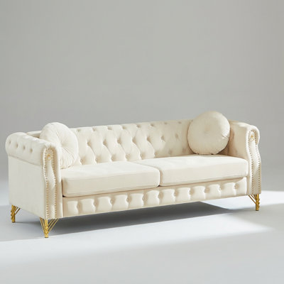 Élégant canapé Chesterfield rembourré en velours avec détails décoratifs et sièges modulaires