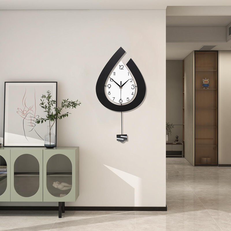 Horloge murale Cipriana 22,4 pouces fabriquée à la main silencieuse et moderne